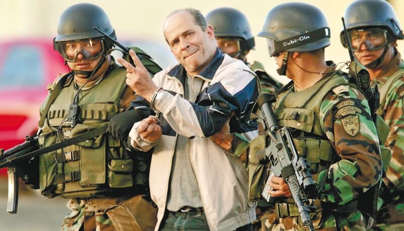 En diciembre de 2004, el jefe guerrillero Simón Trinidad fue extraditado a Estados Unidos. Aún está preso en una cárcel norteamericana. / Reuters