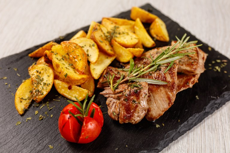 Lomo de cerdo con papitas