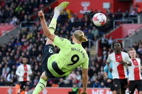 Manchester City ganó en Southampton y espera que Arsenal tropiece con Liverpool