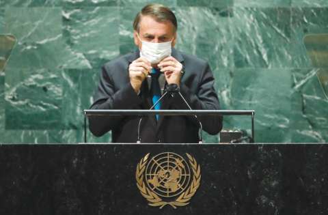 Policía de Brasil presenta cargos contra Bolsonaro por falsificar carné de vacunas