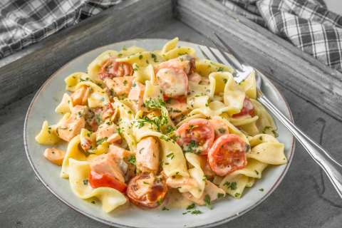 ¿Pasta cremosa con salmón? Nosotros te enseñamos a hacerla