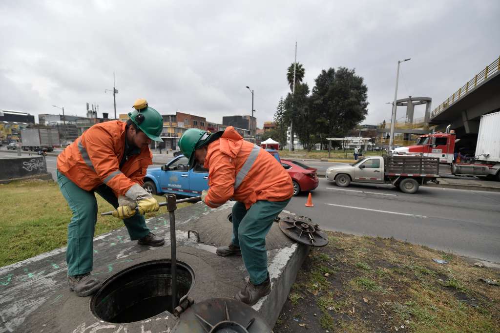 Cierre de válvulas del Acueducto para los cortes de agua en temporada de racionamiento por sectores