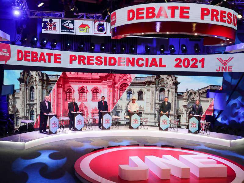 Perú elige presidente este domingo entre 18 candidatos; según proyecciones habrá segunda vuelta. / AFP