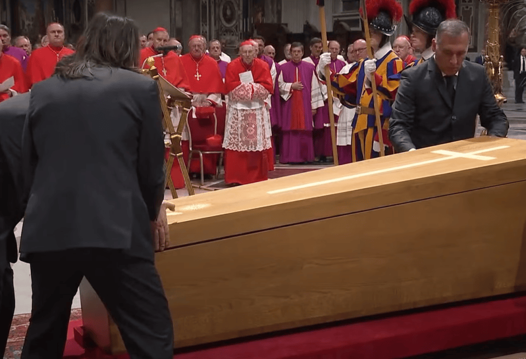 Cierre féretro papa Francisco