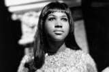 Seguidores hacen largas filas para despedir a Aretha Franklin