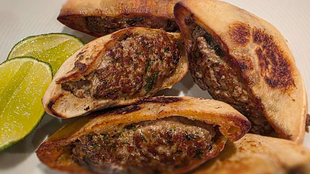 Mi hijo me me sugirió unos arayes, que son una especie de sanduchitos del Medio Oriente (Turquía, Siria, Líbano).