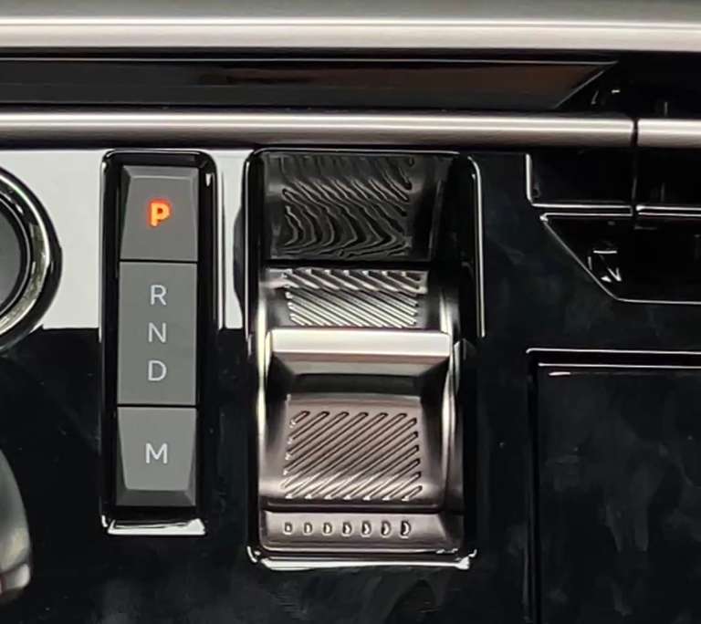 Peugeot incorporó una caja automática de seis velocidades.
