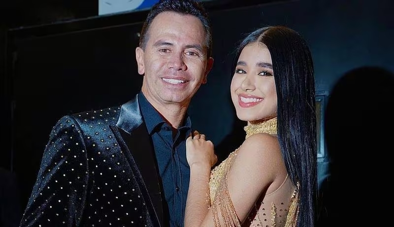 Suegro de Jhonny Rivera: él es el papá de Jenny López y a esto se dedica