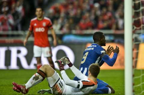 Benfica se lleva el liderato en el duelo ante Porto