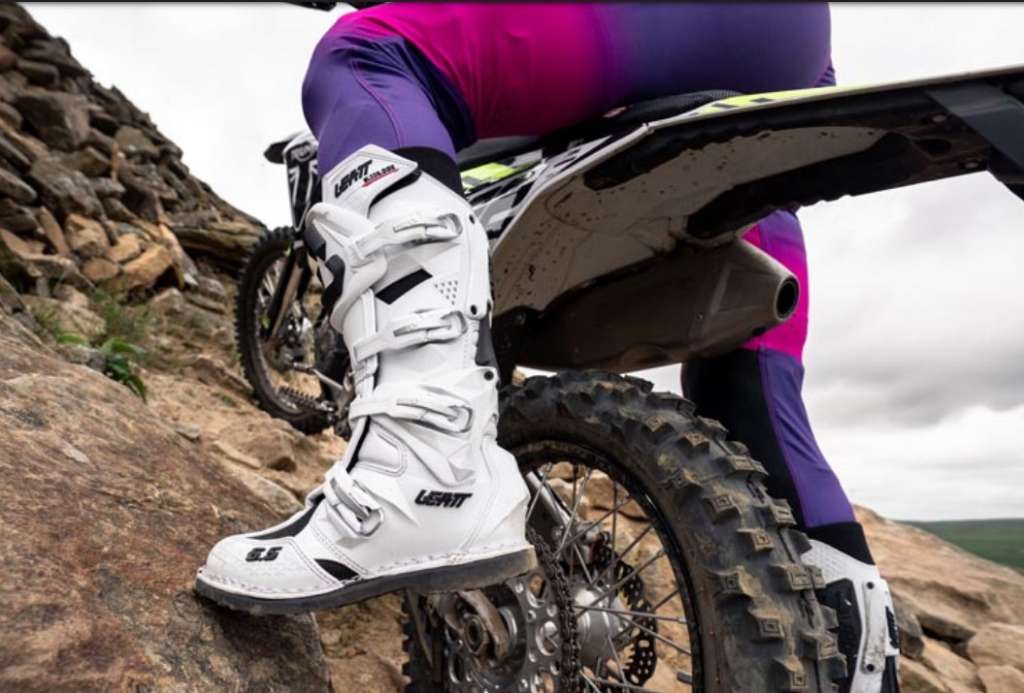 La ropa que todo motociclista debería usar para reducir lesiones en una caída