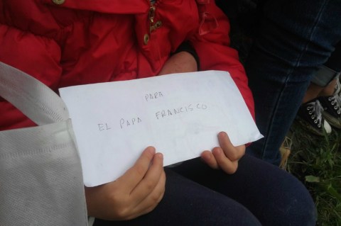 La carta que le quería entregar una niña de cinco años al papa