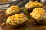 Para derretirse: así se prepara la papa salada rellena de queso