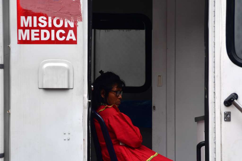Indígenas asentados con cambuches de plásticos en el Parque Nacional, al que llegaron el 29 de septiembre en su mayoría son niños, mujeres embarazadas y lactantes.