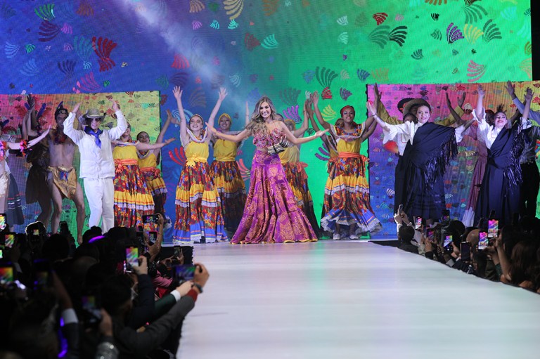 María Fernanda Aristizábal fue coronada como Miss Universo Colombia