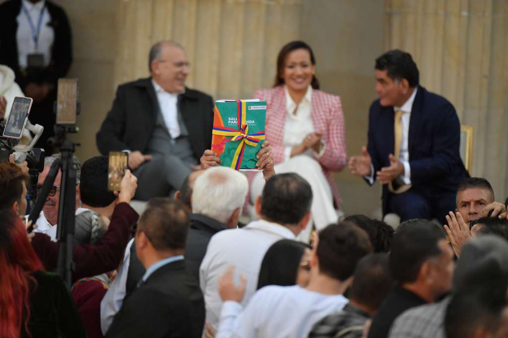 Presentación y radicación de la reforma a la salud por la bancada de gobierno, estuvieron presentes; Gustavo Petro, presidente; Francia Márquez, Vicepresidenta; Carolina Corcho, Ministra de la salud; Roy Barreras, presidente del Senado entre otros.