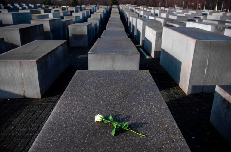 Alemania conmemora 75º aniversario del fin del Holocausto a la sombra de la pandemia