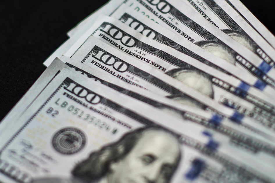 El dólar se sigue fortaleciendo tras la caía del petróleo. / Bloomberg