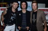 Green Day canta a "la cultura de las matanzas masivas"