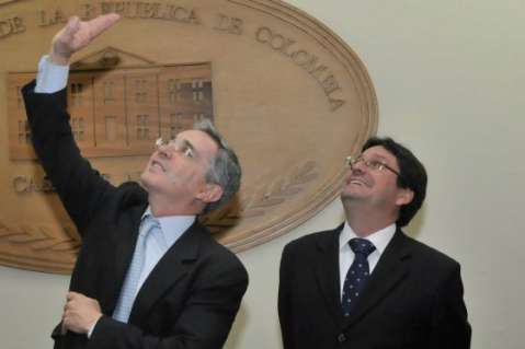 Uribe retomó campaña a favor de Francisco Santos en Bogotá