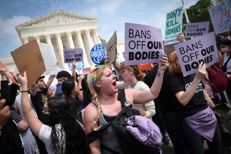 ‘Reversing Roe’: Cómo el aborto se convirtió en un asunto público y político (I)