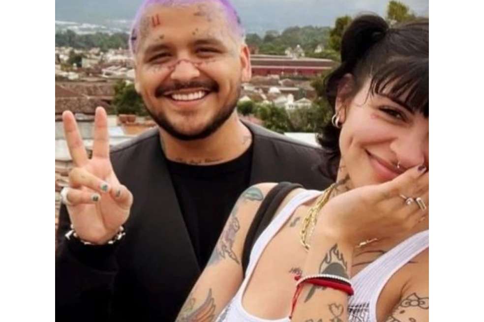 Hace dos meses, Cazzu y Nodal fueron vistos en plan romántico  por primera vez. Ella lo acompaña en sus presentaciones.