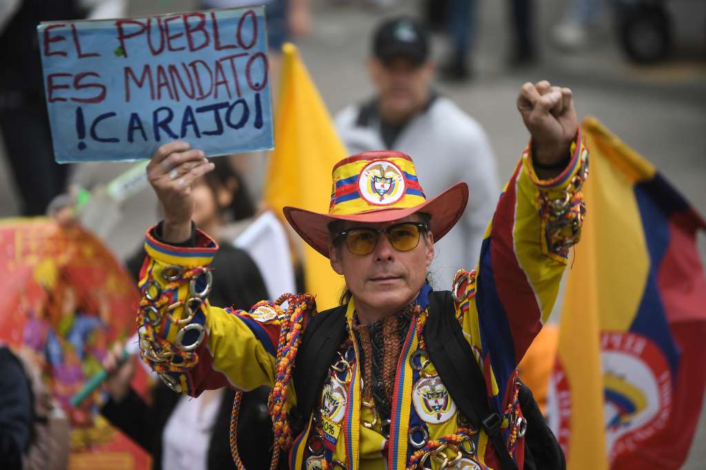 Movilizaciones y marchas durante el día del trabajador, 1 de mayo de 2025 con destino hacia la Plaza de Bolívar donde asiste el presidente Gustavo Petro para hablar de las reformas sociales y la consulta popular