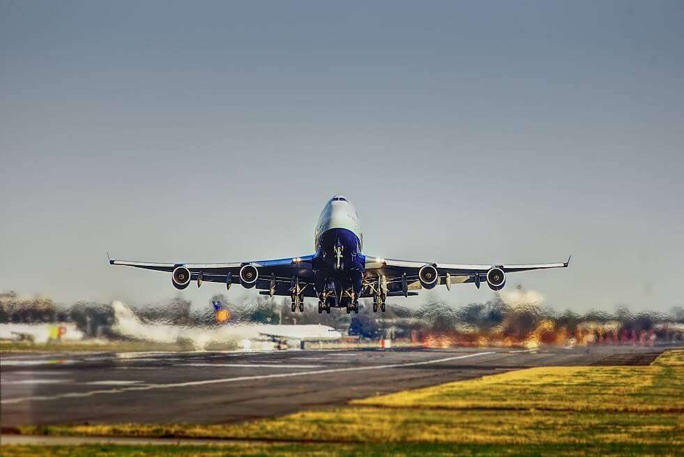 Más del 70 % de los aeropuertos no disponen de protocolo para viajeros internacionales, según la Contraloría. / Pixabay