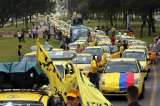Taxistas en Bogotá realizarán caravana este lunes para protestar contra Uber