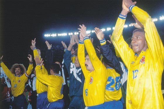 5 de septiembre de 1993, los jugadores de la Selección Colombia celebran el triunfo / Archivo