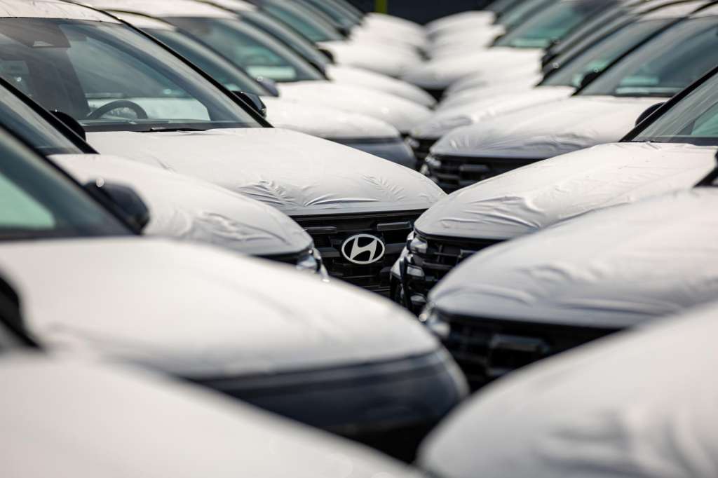 NOSOVICE (Czech Republic), 09/06/2025.- Newly manufactured Tucson automobiles stand in a parking lot awaiting distribution at Hyundai Motor Manufacturing Czech plant in Nosovice, Czech Republic, 02 June 2025 (issued 09 June 2025). In 2024, Hyundai Motor Manufacturing Czech’s plant in Nosovice, Moravian-Silesian region, produced 330,890 cars. The Tucson, Hyundai’s best-selling model in Europe, accounted for nearly 72 percent of last year’s production. (República Checa) EFE/EPA/MARTIN DIVISEK