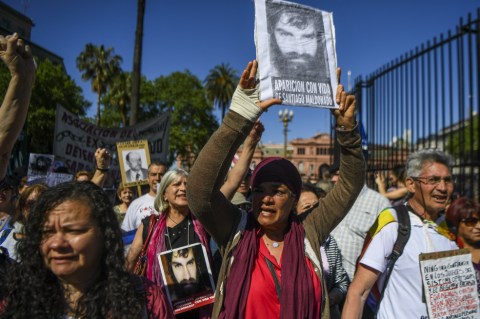 Cuerpo hallado en río de Argentina es de Santiago Maldonado