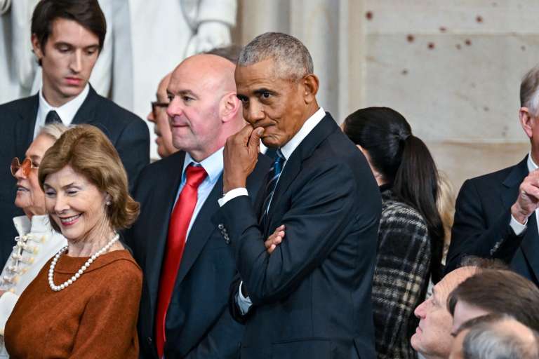 Washington (United States), 20/01/2025.- Former US President Barack Obama during the inauguration of Donald Trump as the 47th president of the United States takes place inside the Capitol Rotunda of the U.S. Capitol building in Washington, D.C., USA, 20 January 2025. It is the 60th U.S. presidential inauguration and the second non-consecutive inauguration of Trump as U.S. president. (Estados Unidos) EFE/EPA/KENNY HOLSTON / POOL