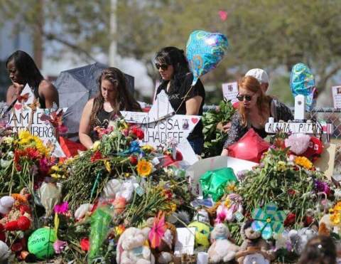 Policía al que Trump llamó "cobarde" por masacre en la escuela Parkland, fue arrestado