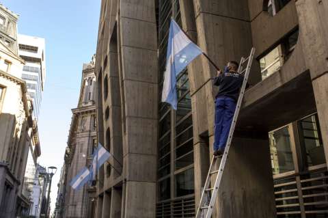 Argentina sigue sin lograr acuerdo con los acreedores a punto de vencer plazo