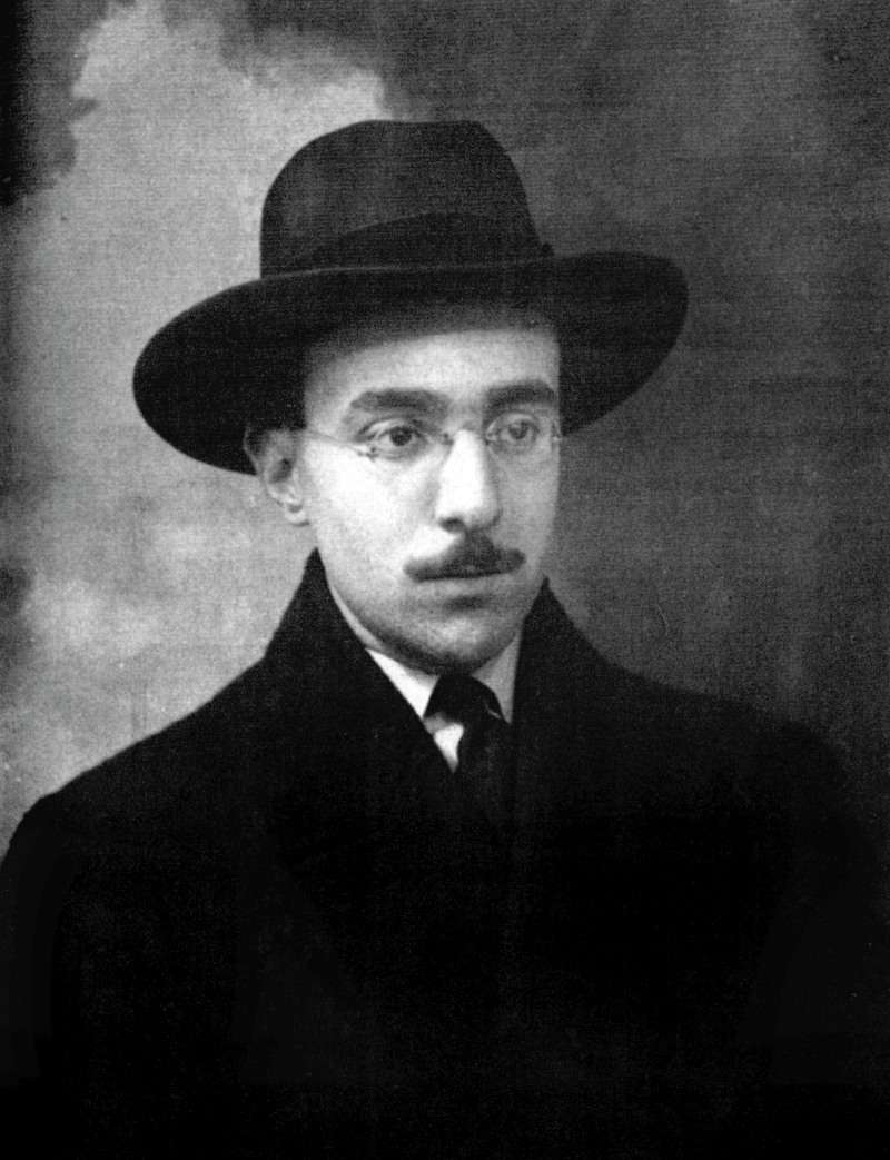 El poeta, escritor y filósofo portugués fue uno de los fundadores de la revista "Orpheu", la cual dio su nombre al movimiento Generación de Orpheu. / Getty Images