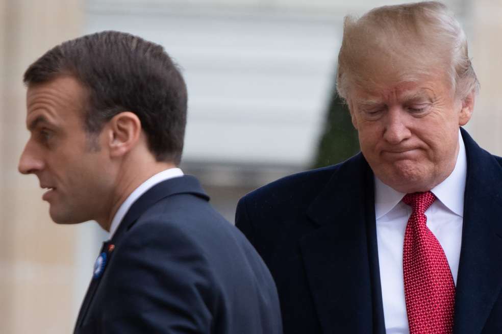 Los presidentes de Francia, Emmanuel Macron, y el estadounidense, Donald Trump, comparten durante la conmemoración del armisticio en Paris. / AFP