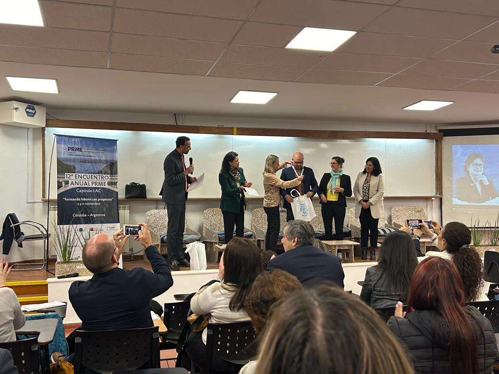 vUnisimón recibe premio internacional en sostenibilidad