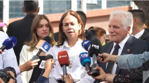 “La seguridad volverá a reinar”: María Claudia Tarazona en homenaje a Miguel Uribe Turbay