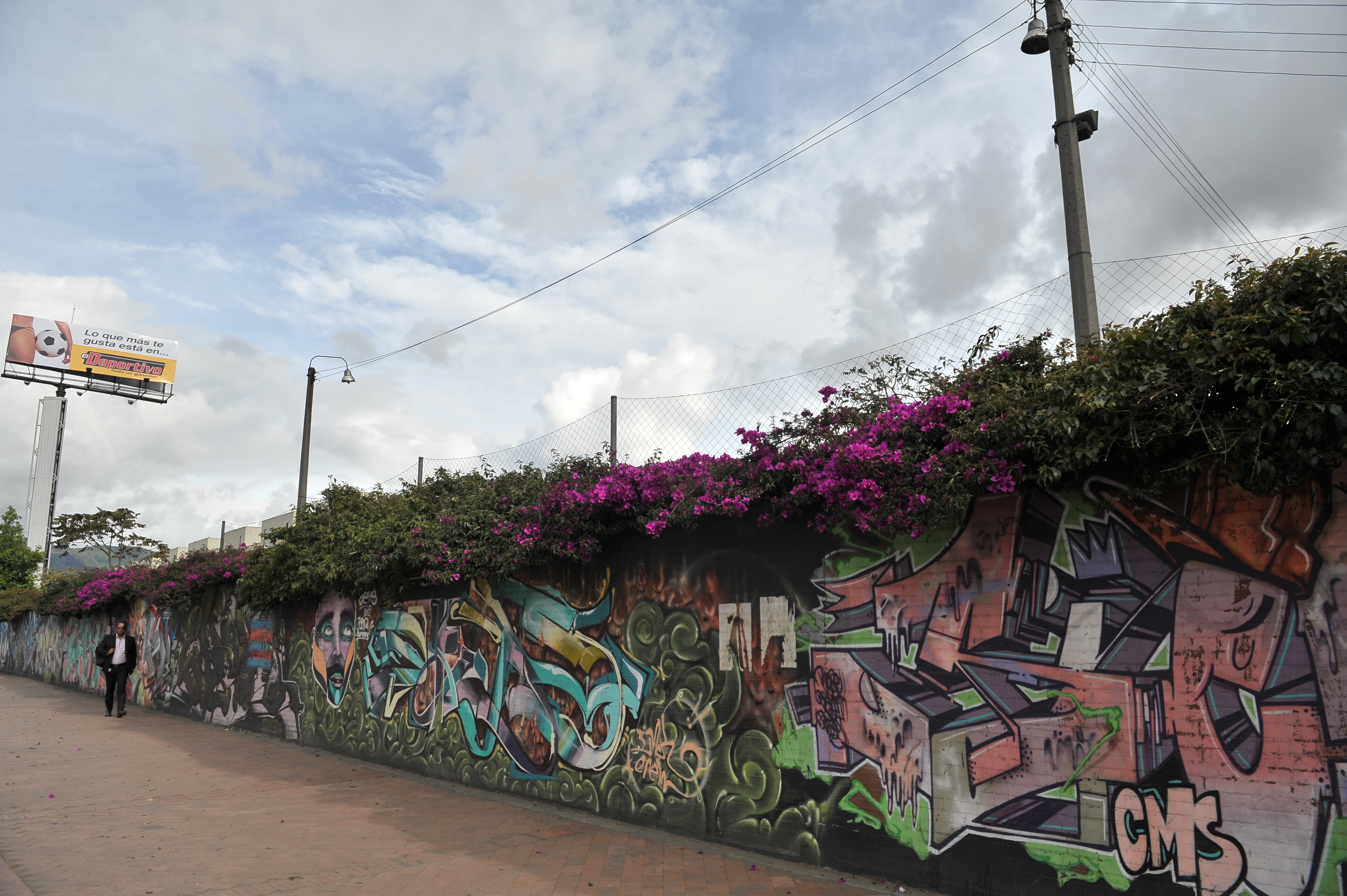 Recorrido por distintos sitios de Bogotá, donde se puede presenciar el arte del graffiti.