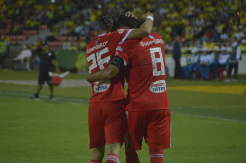 El "Pecoso enderezó el camino del América: venció 3-2 al Bucaramanga