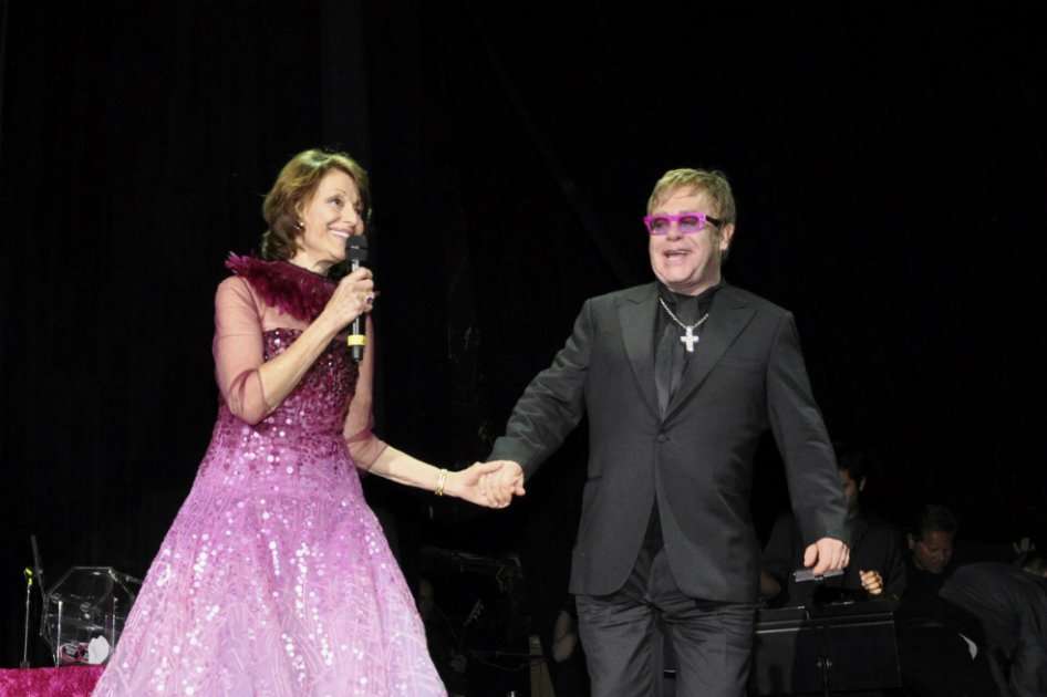 La estrella del pop Elton John en un evento contra el cáncer. / Bloomberg News