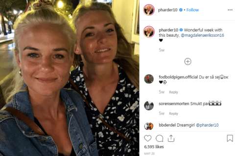 Las futbolistas Eriksson y Harder celebran con un beso la clasificación de Suecia