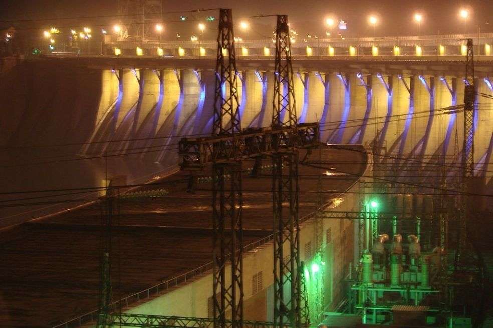 Según expertos, la parte más vulnerable de la planta es el suministro de electricidad y agua. Si se corta el suministro, el núcleo podría explotar.