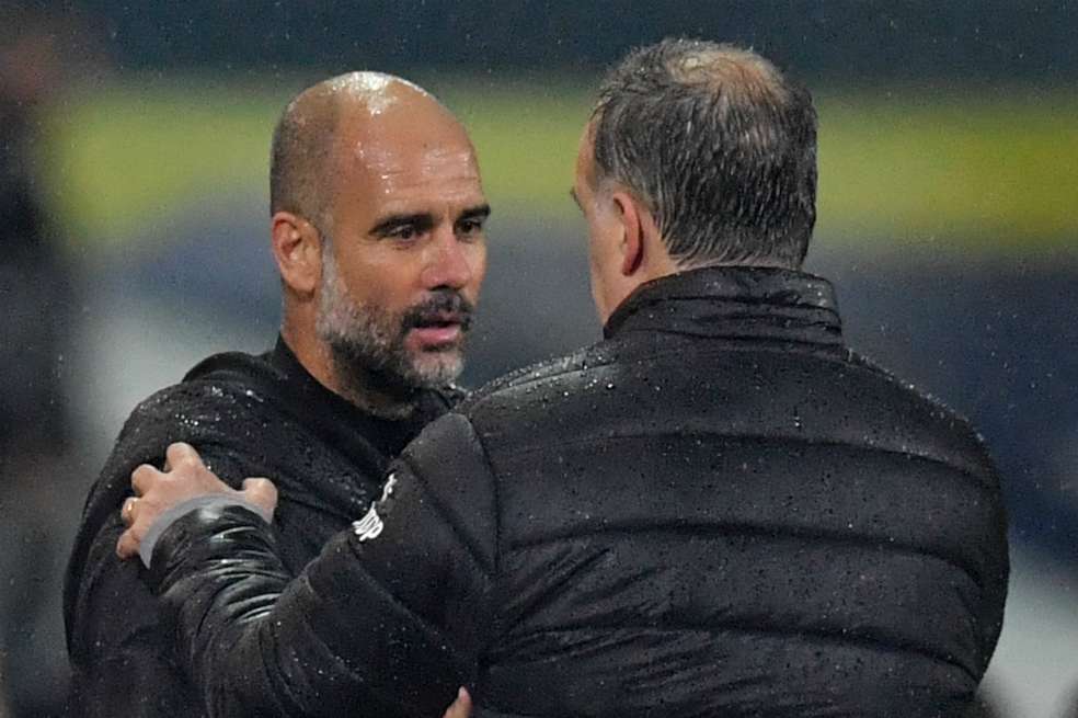 En 2006, antes de convertirse en entrenador, Josep Guardiola (i) habló 11 horas de fútbol con Marcelo Bielsa en Rosario, Argentina.