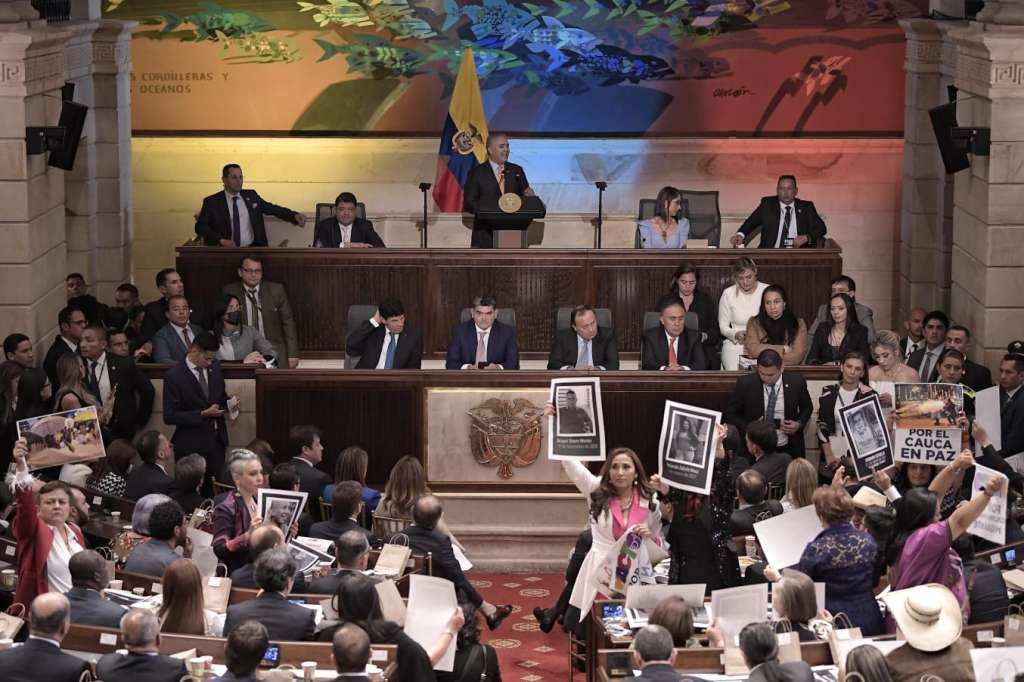 Duque tuvo que alzar mucho más la voz porque la nueva bancada de gobierno (anterior oposición) gritó en la mayoría de su discurso este 20 de julio.
