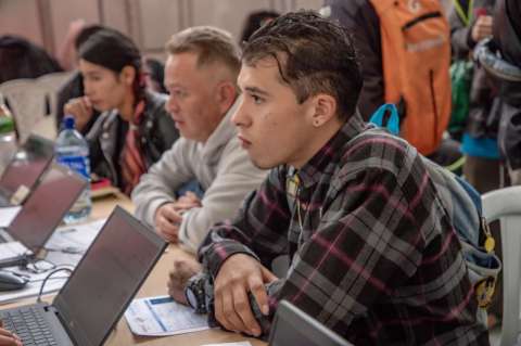 Ofrecen 1.452 empleos en Bogotá para jóvenes, profesionales y mayores de 50