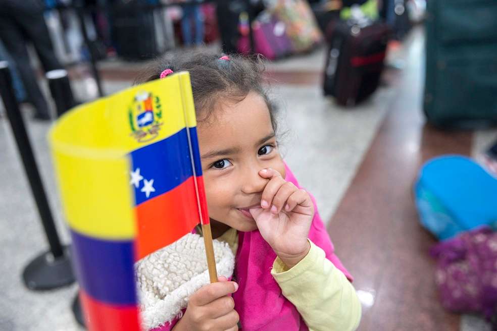 Muchos de los niños y jóvenes venezolanos no puedan ser escolarizados en los países a los que llegan. / AFP
