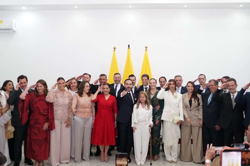 El presidente Abelardo de la Espriella ya posesionó a su gabinete desde Cali.