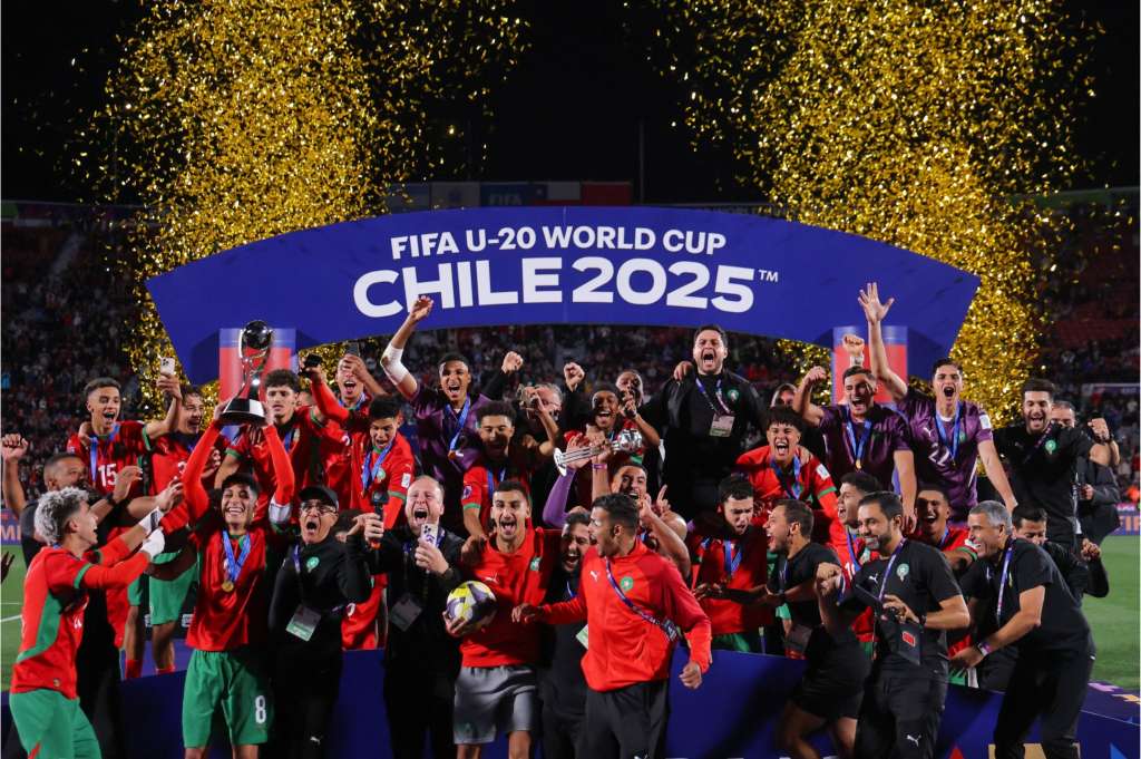 La selección de Marruecos, con el título de campeones en el Mundial Sub-20.