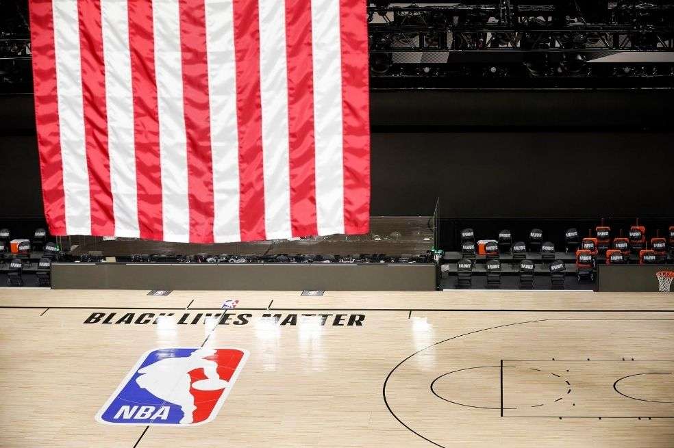 La NBA pospuso otro día de juegos en respuesta a la protesta por el tiroteo policial de Jacob Blake, de 29 años, un hombre negro de Kenosha, Wisconsin.